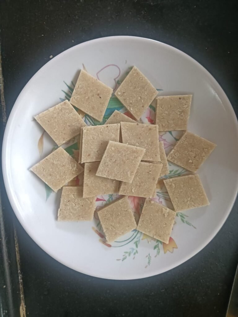 उपवासाला चालणारी जिभेचे चव पुरवणारी मूंगफली कतली किंवा शेंगदाण्याची कतली