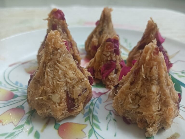 खमंग आणि रसरशीत मावा गुलकंद मोदक | Mawa Gulkand Modak Recipe | मावा गुलकंद मोदक