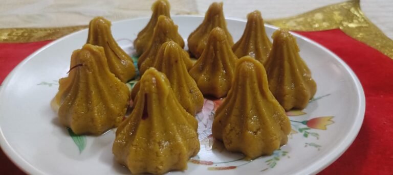 तोंडात विरघळणारे शाही केसर मावा मोदक | Kesar Mawa Modak Recipe | केसर मावा मोदक