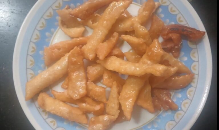 दिवाळीमध्ये खाल्ले तयार केले जाणारे अगदी खुसखुशीत गोड पारे ! Sweet Crispy Pare