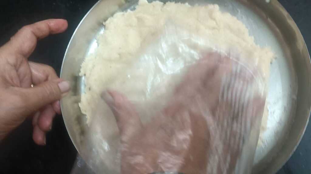 पारंपरिक ओल्या नारळाची तोंडात विरघळणारी मऊ वडी !! Coconut Vadi – फोटो 9