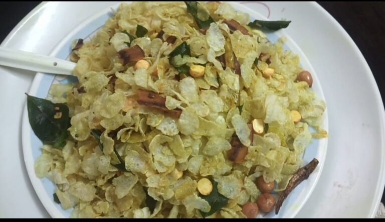 अगदी मऊसूद असा दही पोह्यांचा चिवडा!!!Dahi Poha Chivda